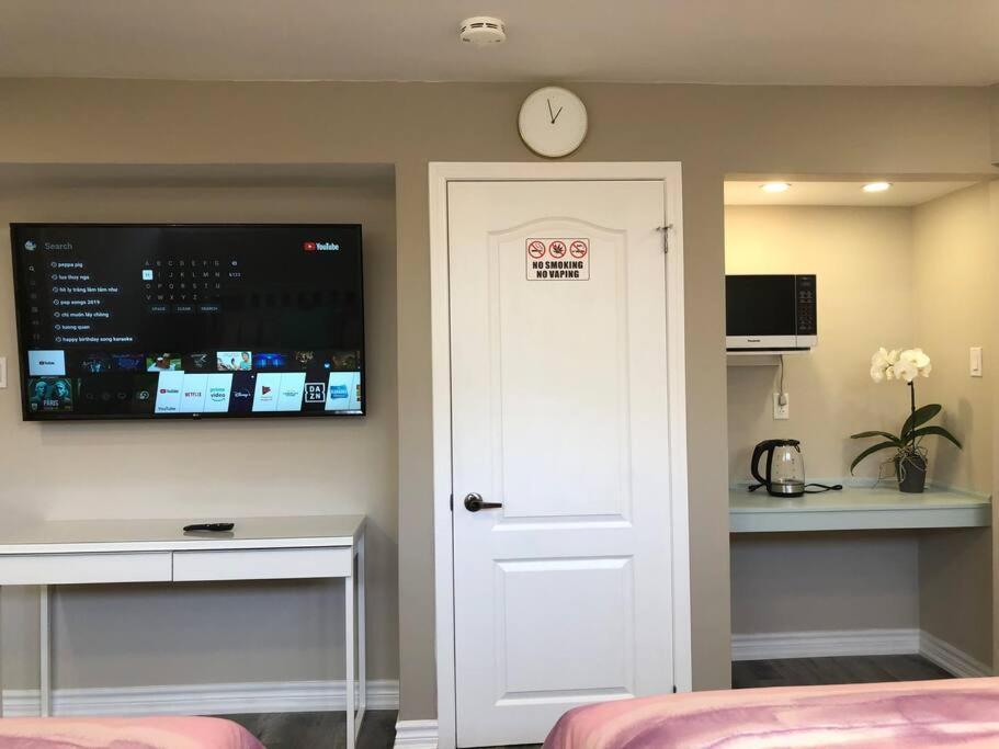 Entire Basement With 3 Bedrooms Niagara Bagian luar foto