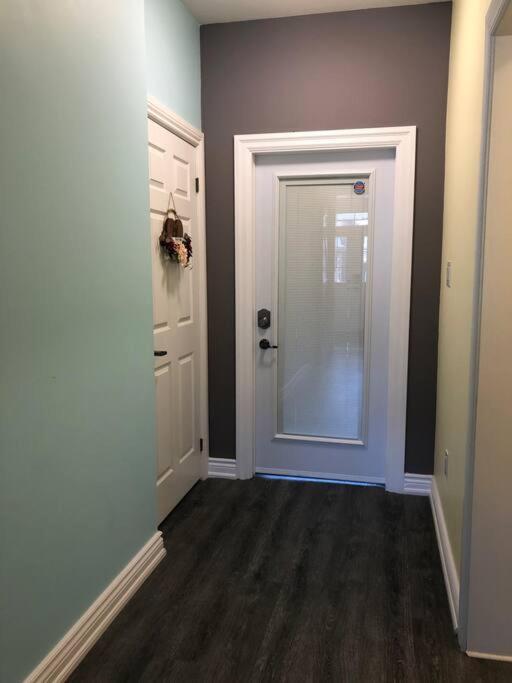 Entire Basement With 3 Bedrooms Niagara Bagian luar foto