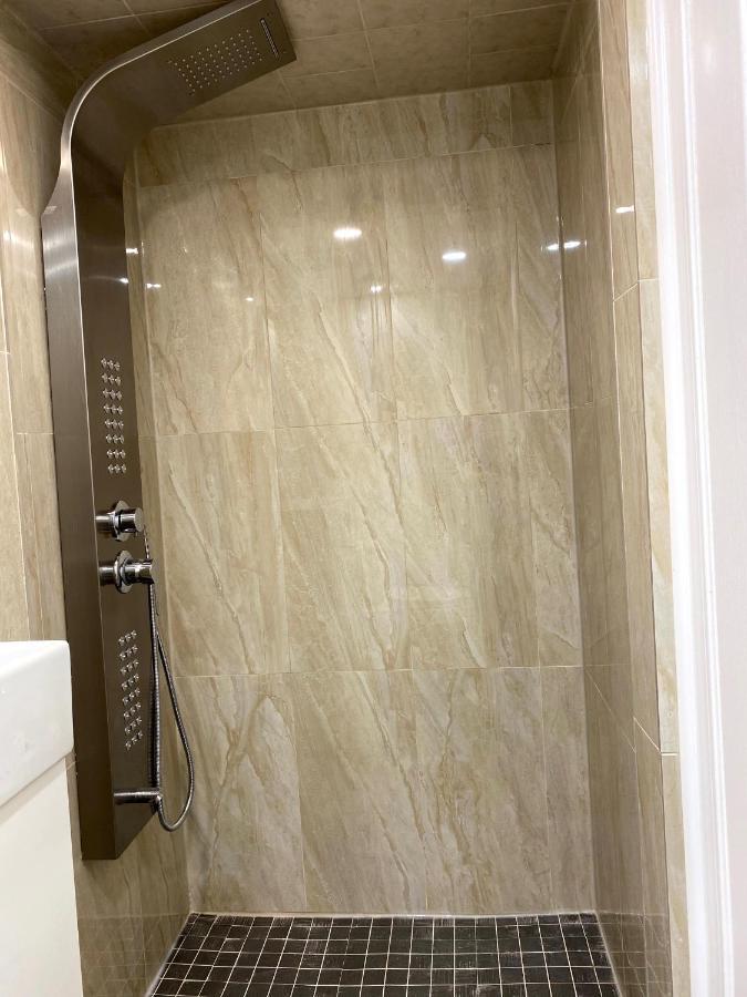 Entire Basement With 3 Bedrooms Niagara Bagian luar foto
