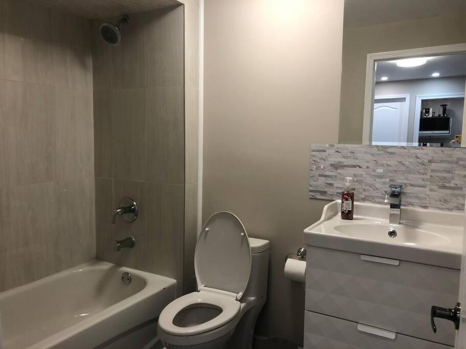 Entire Basement With 3 Bedrooms Niagara Bagian luar foto