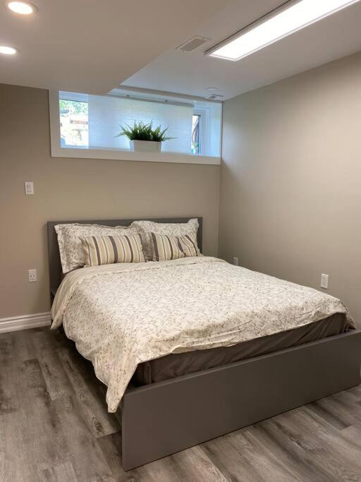 Entire Basement With 3 Bedrooms Niagara Bagian luar foto